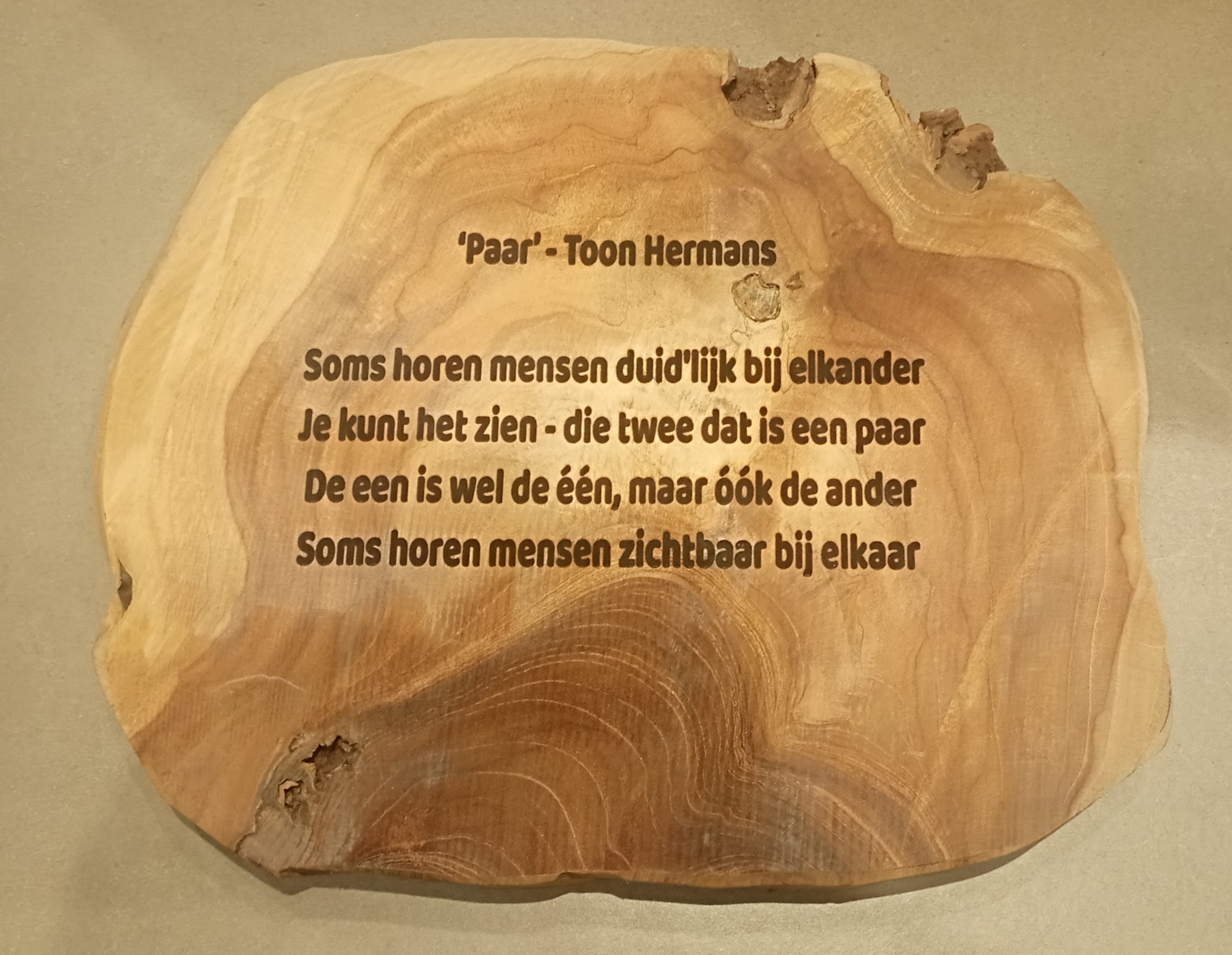 Gedenk plaat in hout