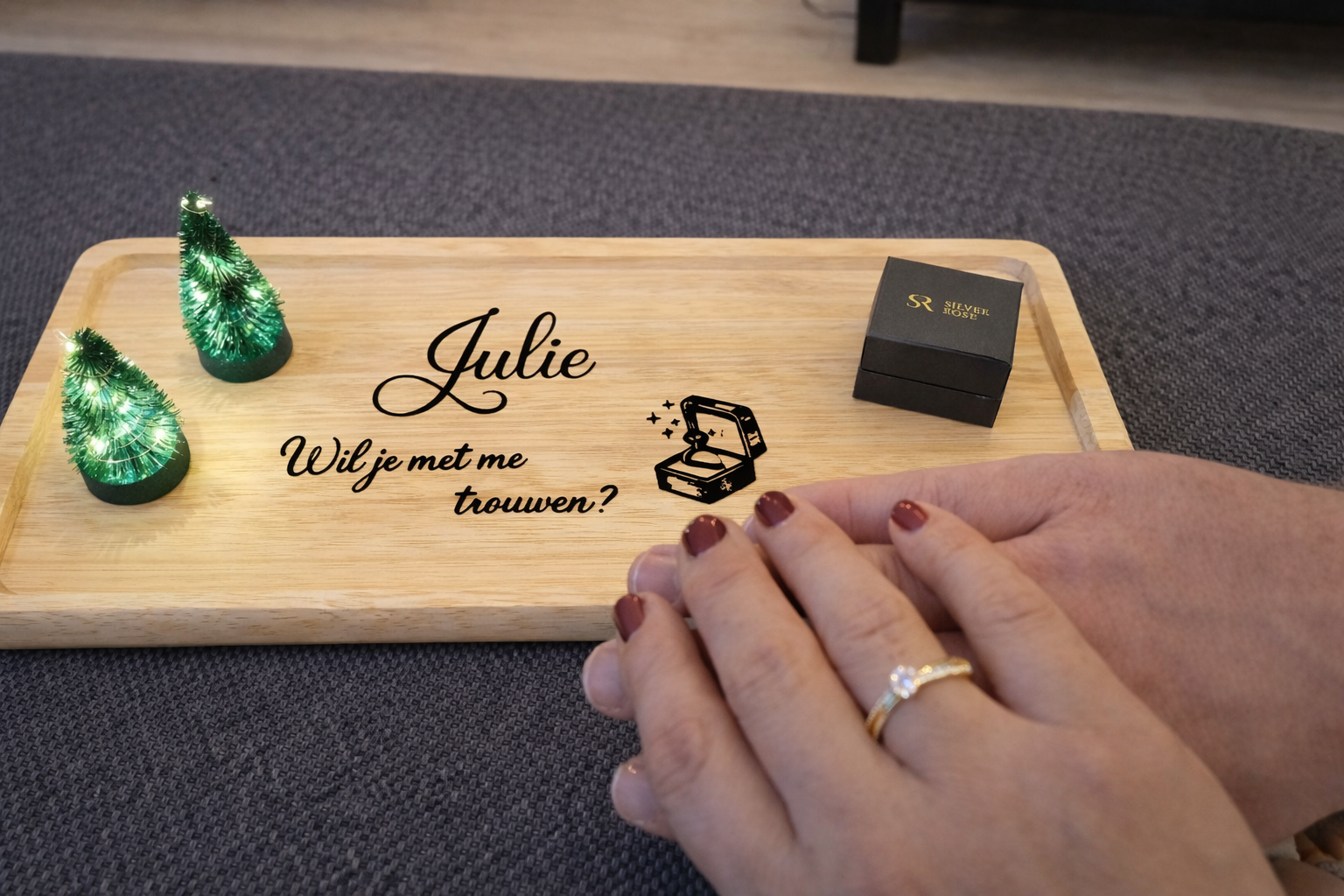 Huwelijksaanzoek in hout